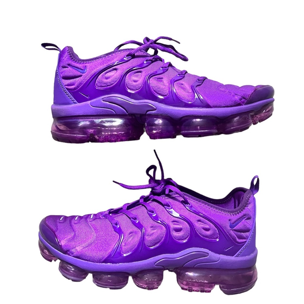 Purple nike vapor max plus